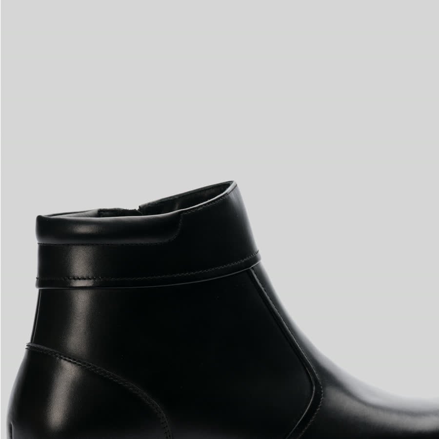Legatus Oxford, sole and profile view