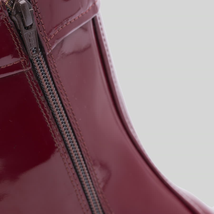 Burgundy Officers Shiny, detail view