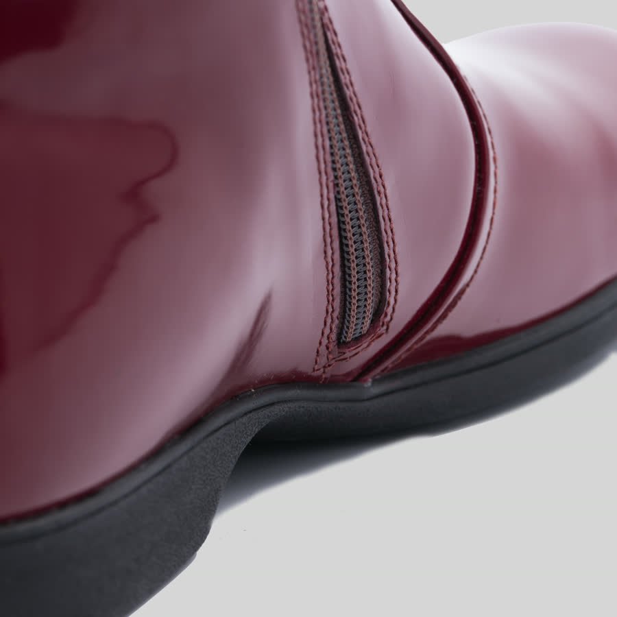 Burgundy Officers Shiny, detail view