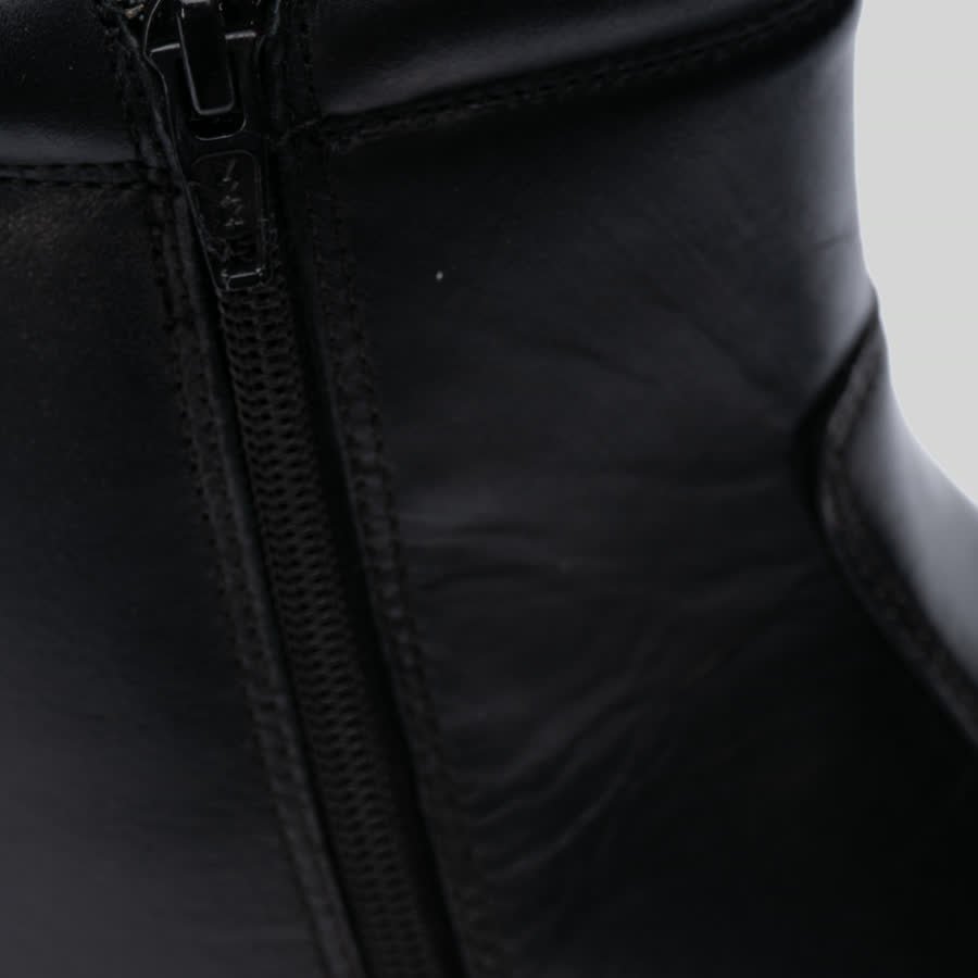 Ladies Boots, sole and profile view